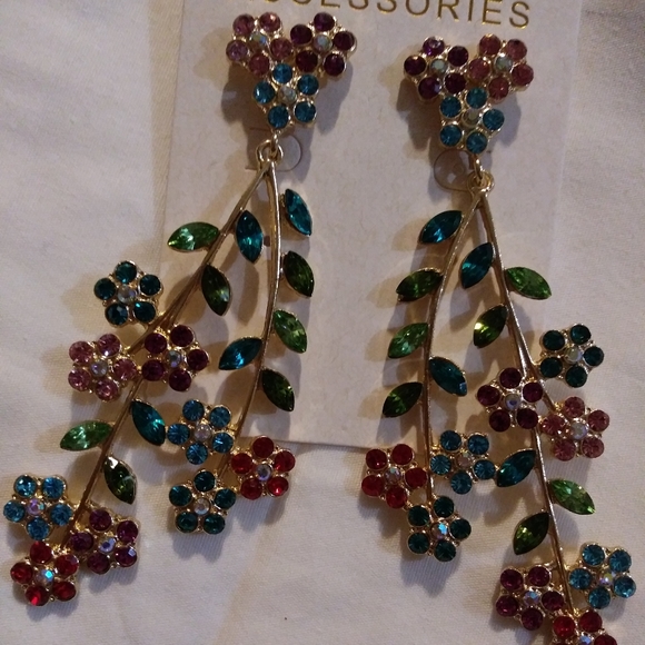 Gorgeous earrings - Picture 3 of 3